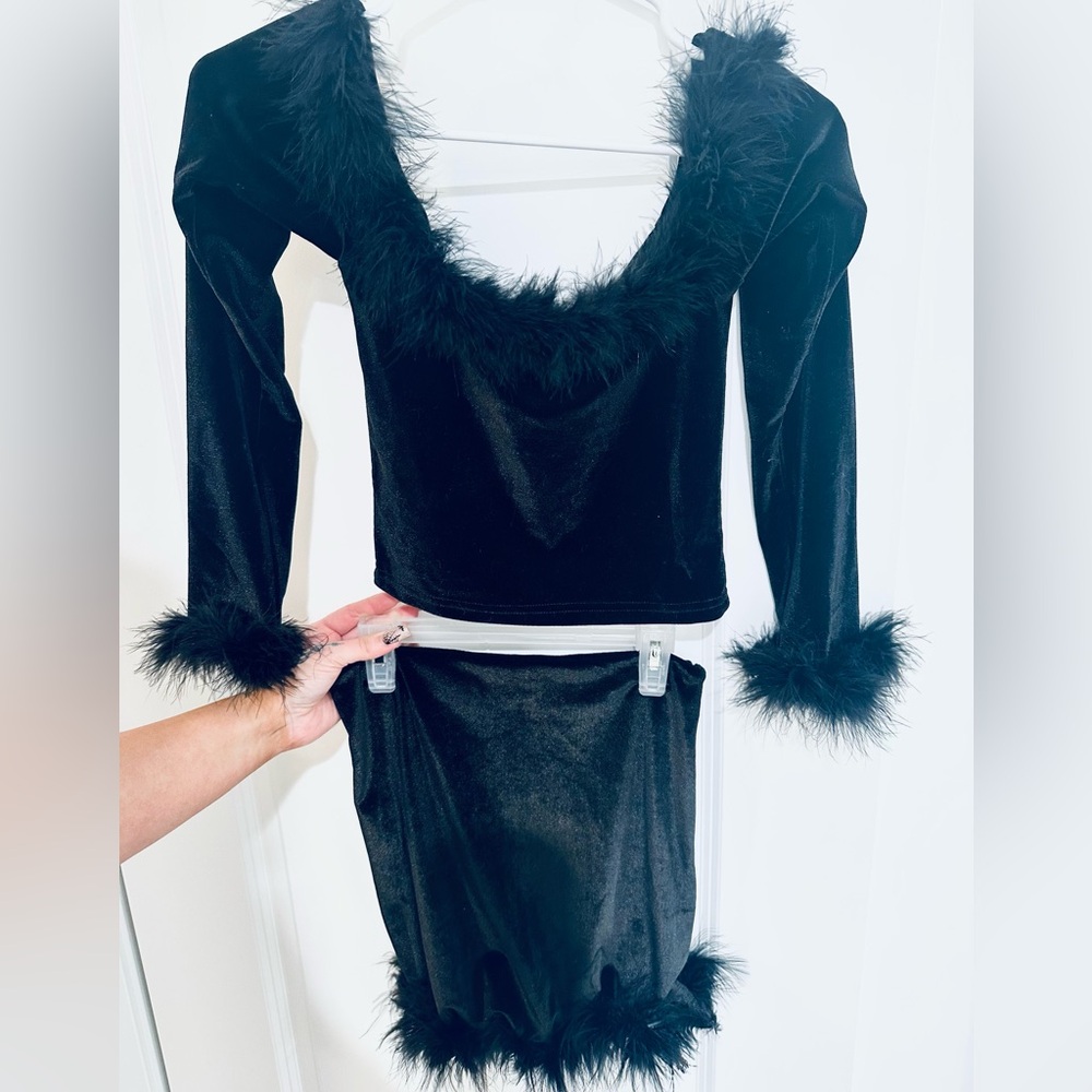 Sugar Thrillz Black Velvet Feather-Trim Matching set
Size Small